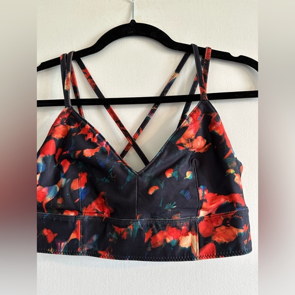 JoyLab Red/Blue Strappy Floral Comfy Wireless Sports Bra size Medium EUC - Picture 2 of 5